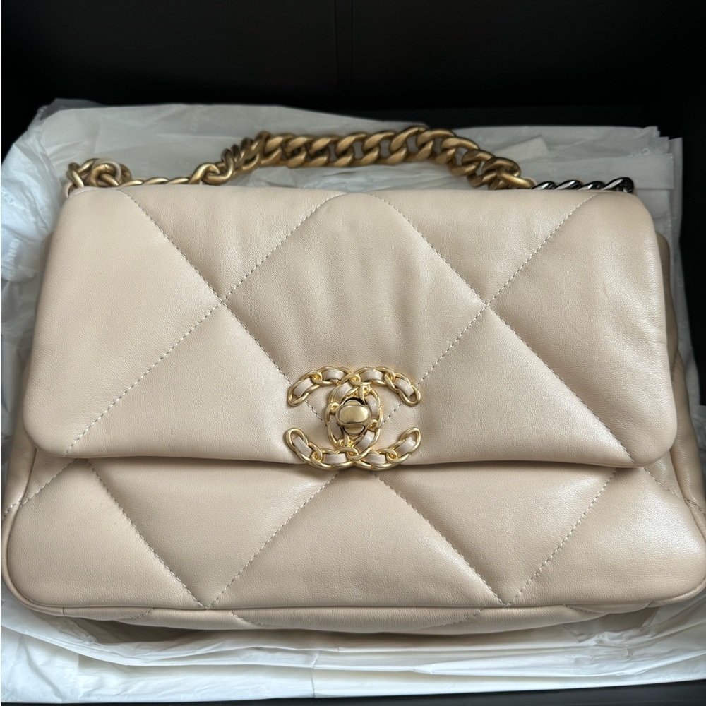 Medium Chanel 19 Lambskin Medium Beige